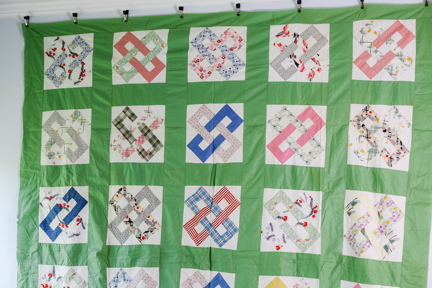 Vintage Green and White Friendship Links Quilt TOP