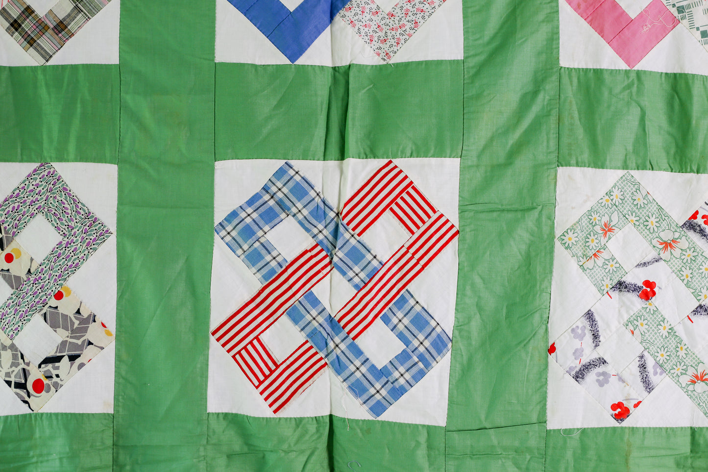 Vintage Green and White Friendship Links Quilt TOP