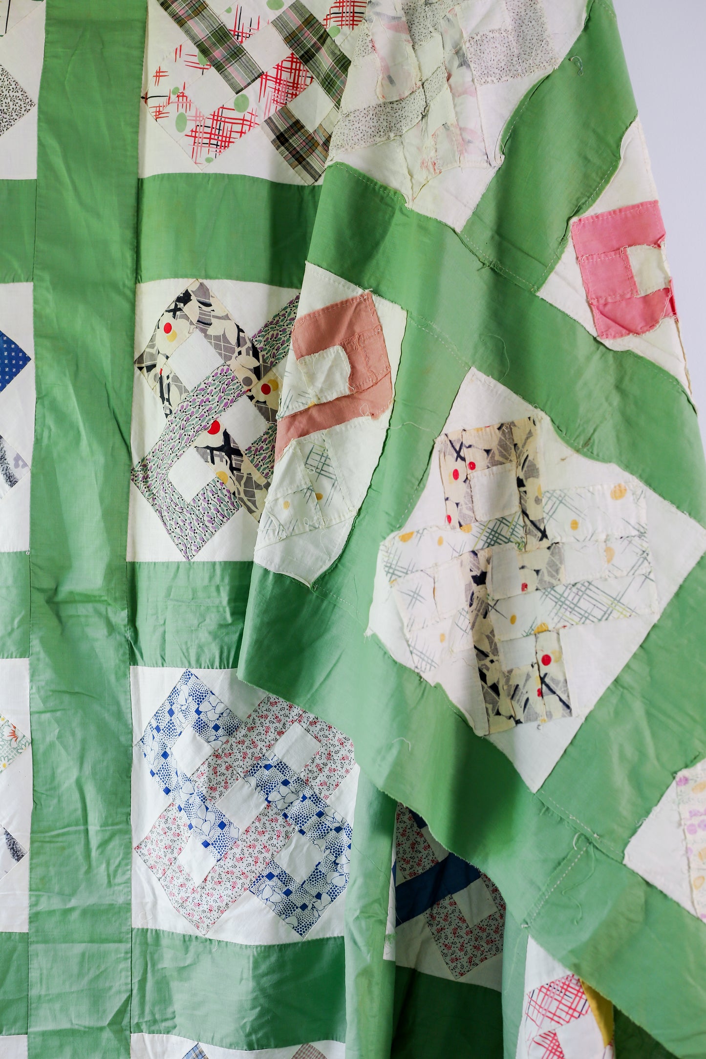 Vintage Green and White Friendship Links Quilt TOP