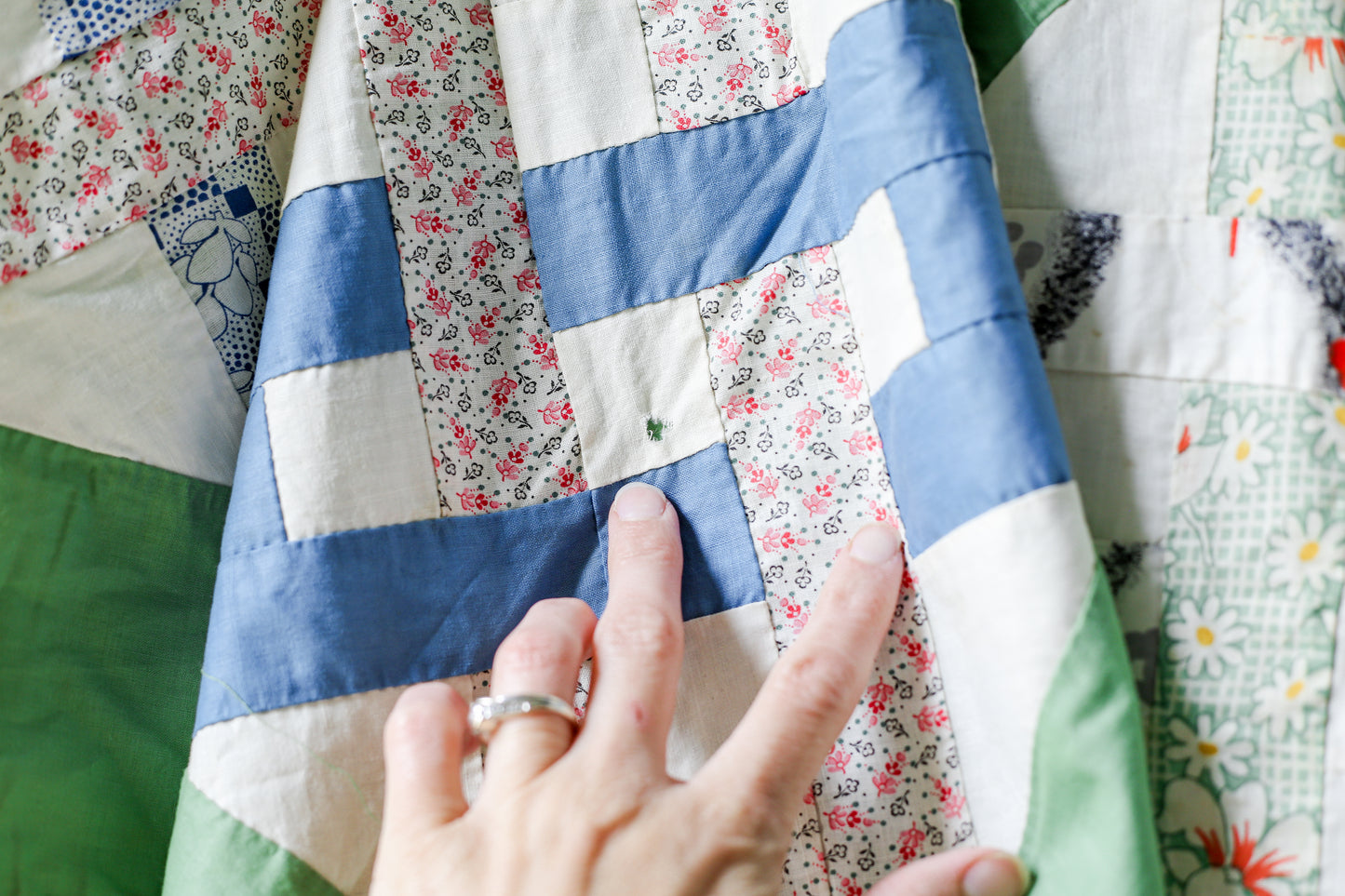 Vintage Green and White Friendship Links Quilt TOP