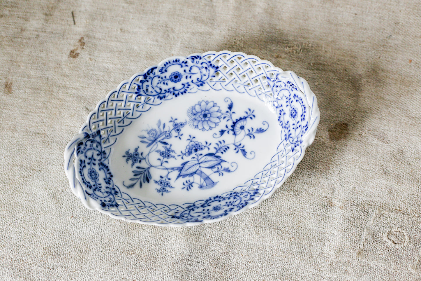 Vintage Stadt Meissen Blue Onion Open Lace Porcelain Oval Basket