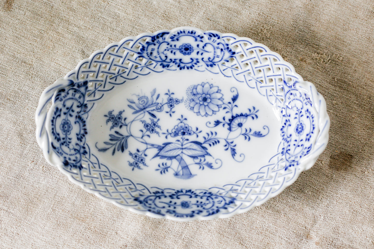 Vintage Stadt Meissen Blue Onion Open Lace Porcelain Oval Basket