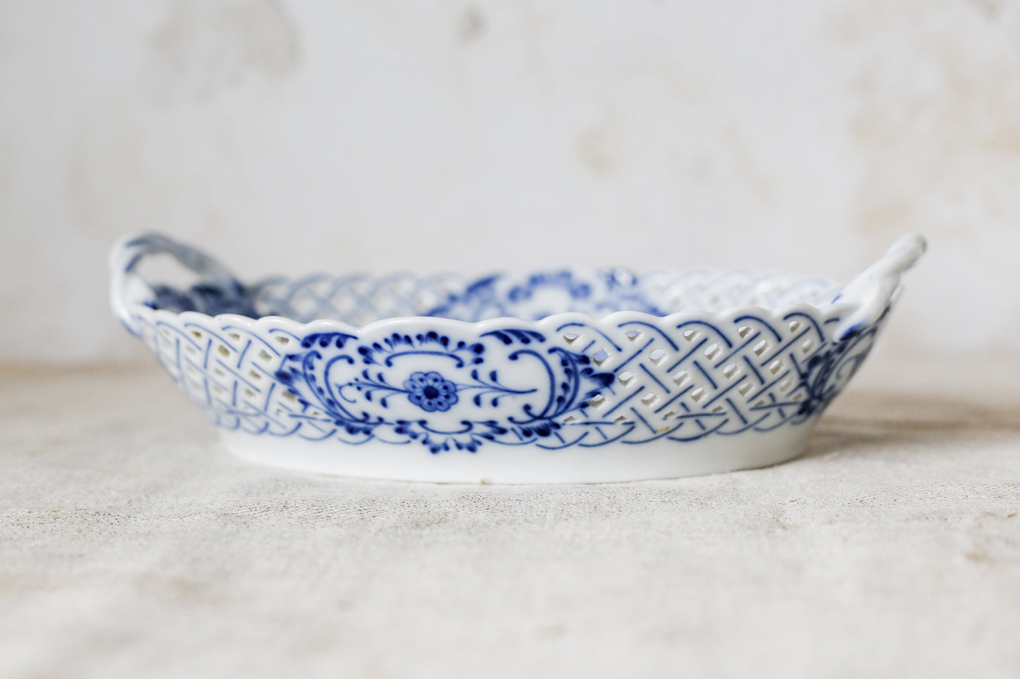 Vintage Stadt Meissen Blue Onion Open Lace Porcelain Oval Basket
