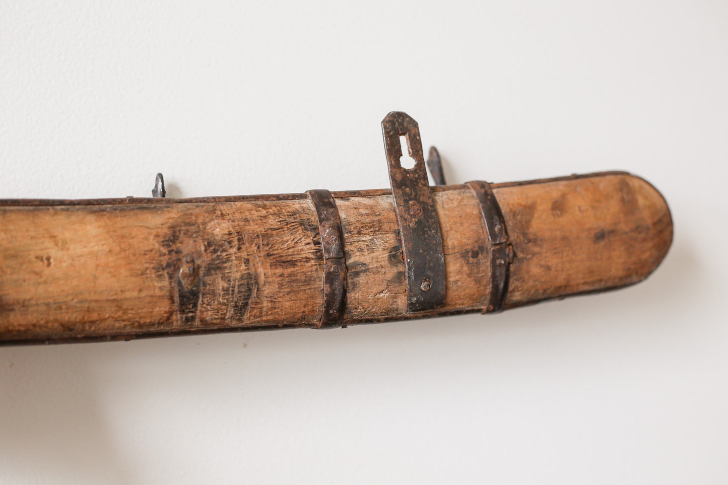 Rustic Wooden Wall Rack with 4 Wrought Iron Hooks