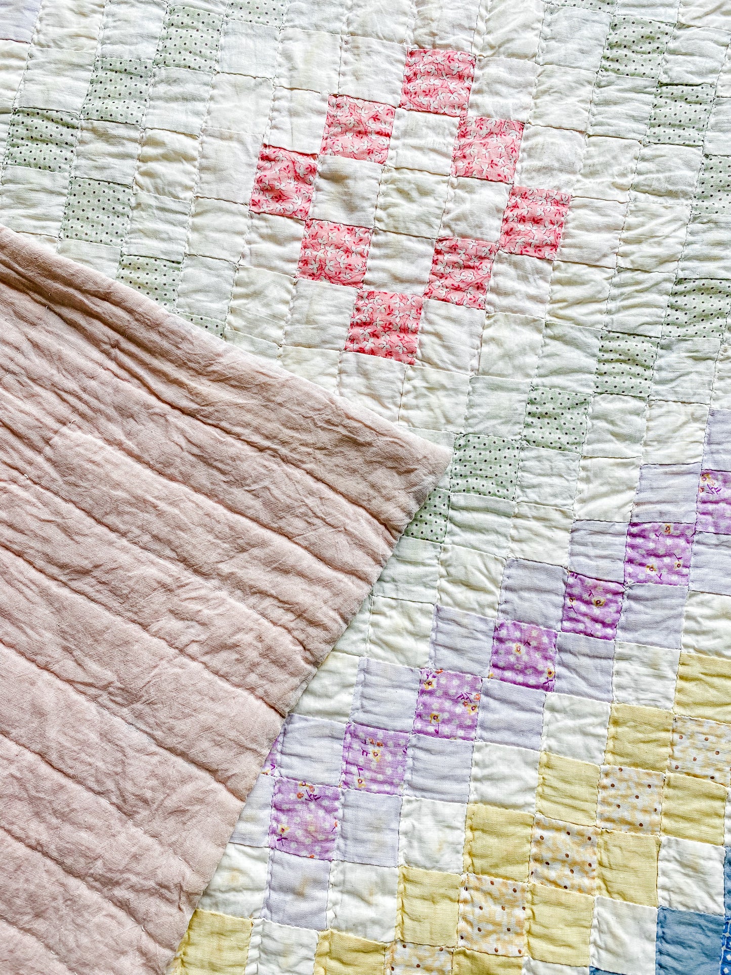 Vintage Around the World Quilt with Blue Border