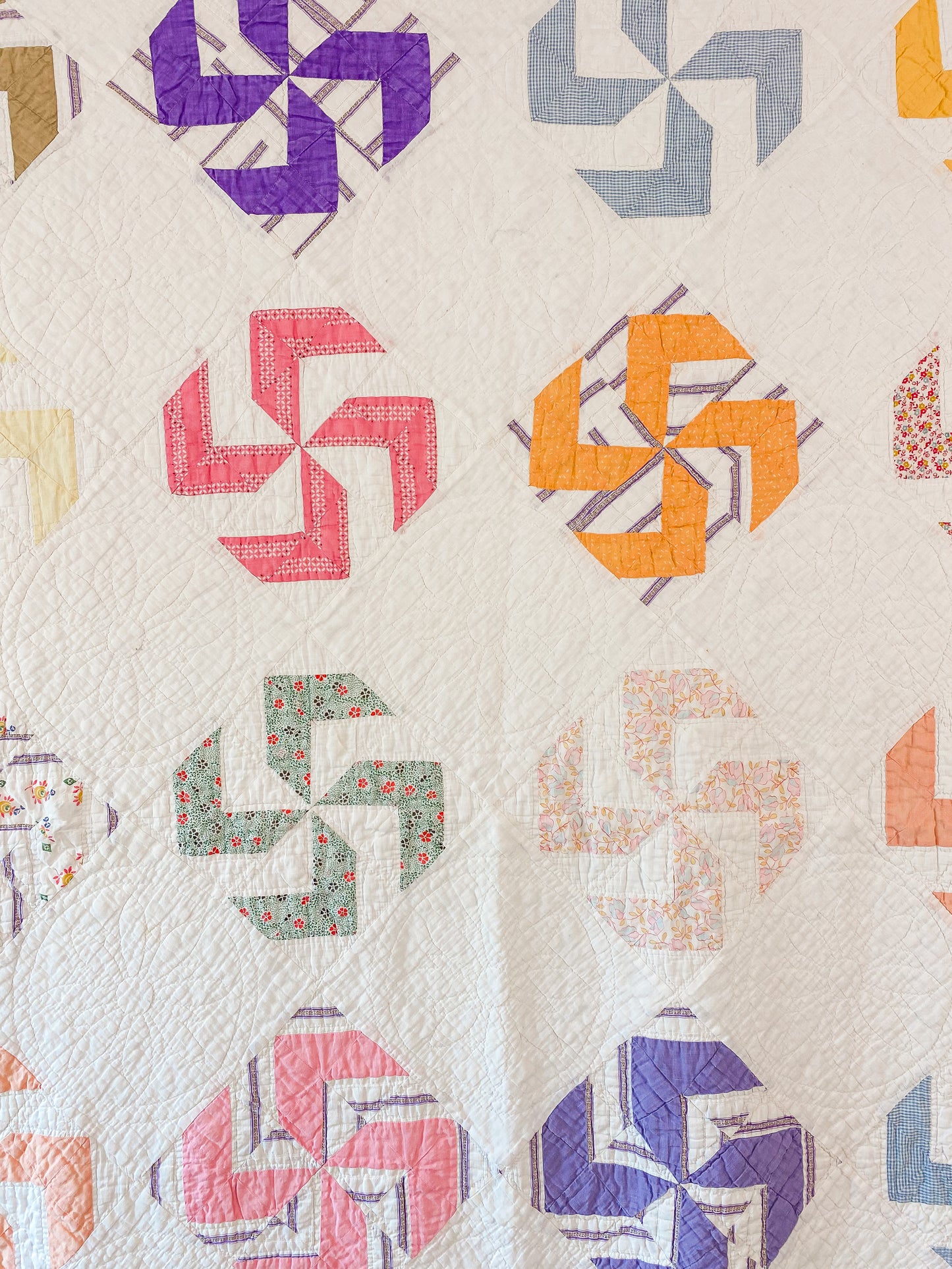 Vintage Whirligig Quilt with Sawtooth Border