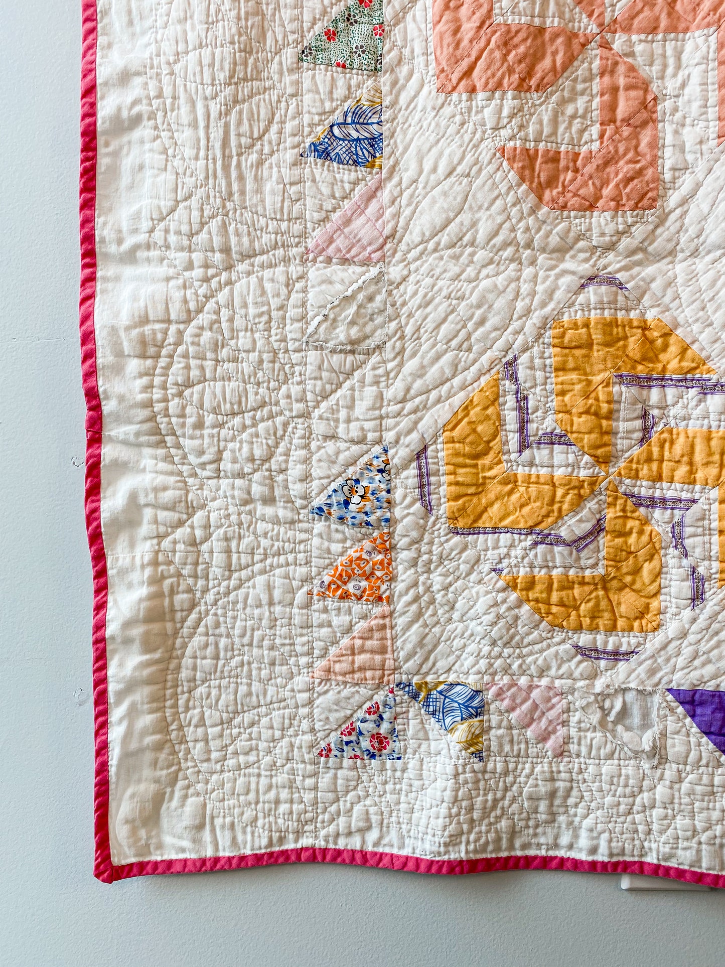 Vintage Whirligig Quilt with Sawtooth Border