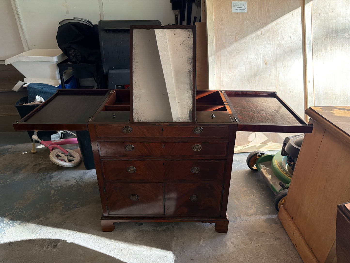 Mahogany dressing chest with mirror, c1820