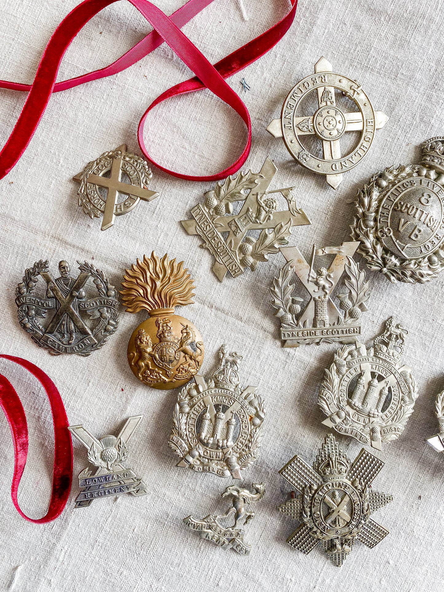 CHOICE Historical Scottish & English Metal Military Cap Badges