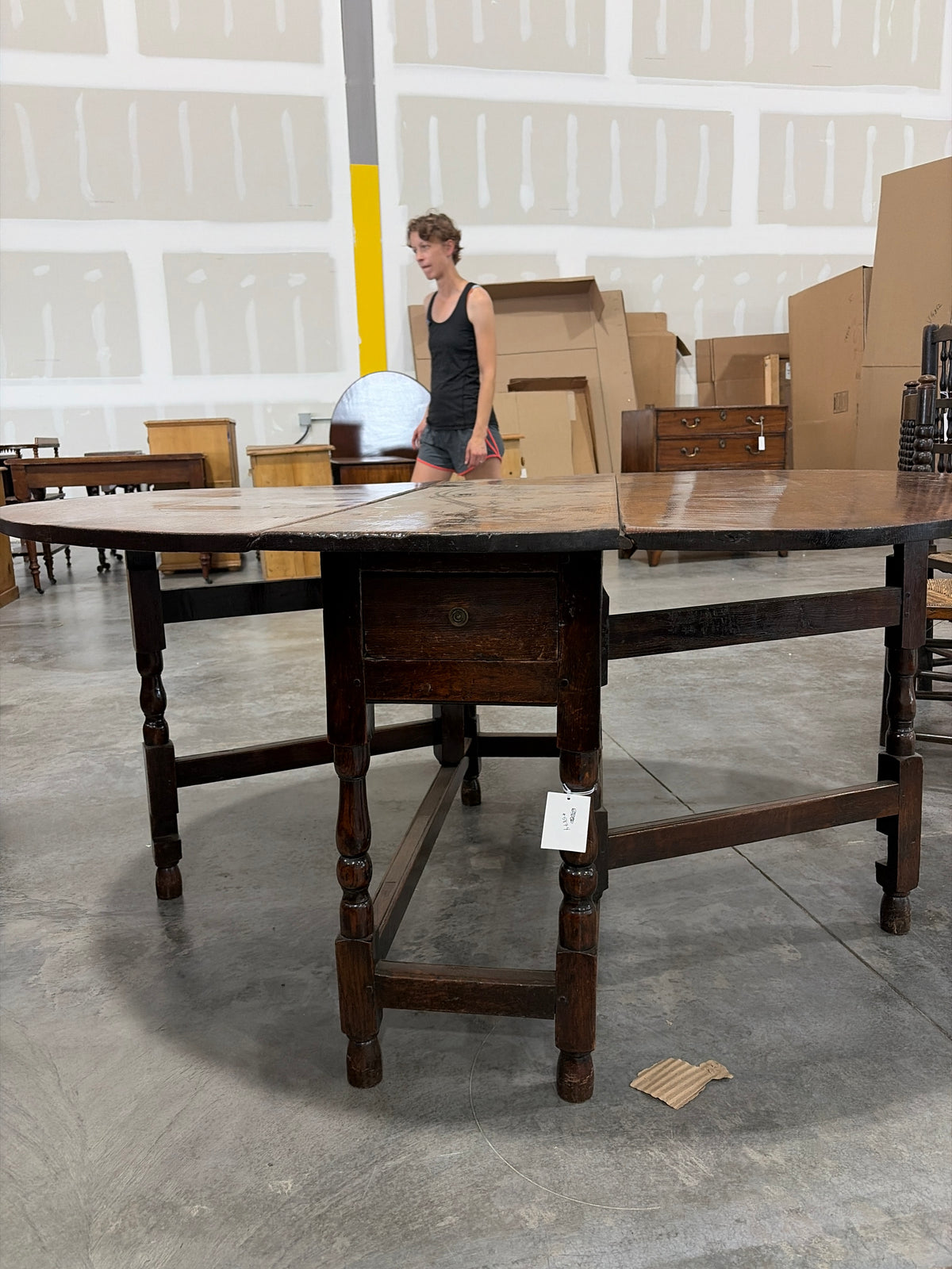 18th Century Georgian oak gateleg dining table with straight stretchers
