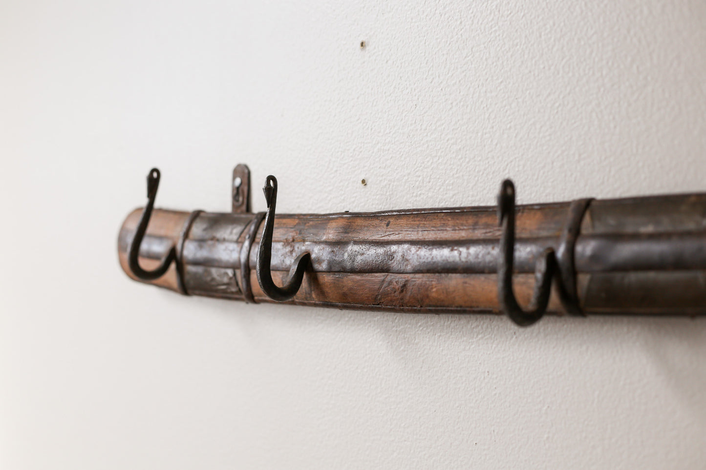 Rustic Wooden Wall Rack with 4 Wrought Iron Hooks