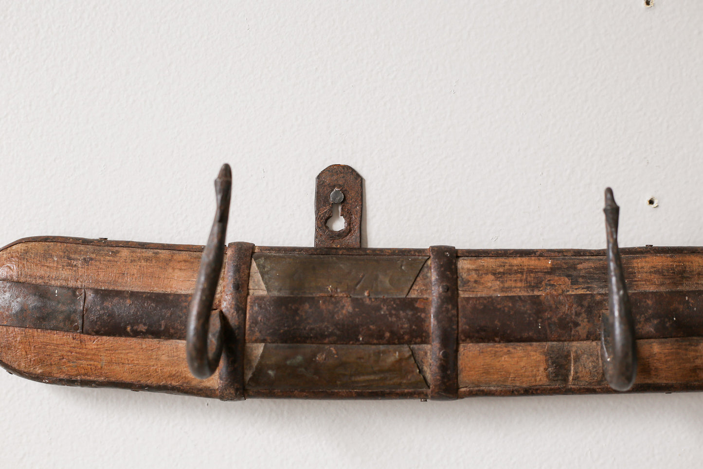 Rustic Wooden Wall Rack with 4 Wrought Iron Hooks