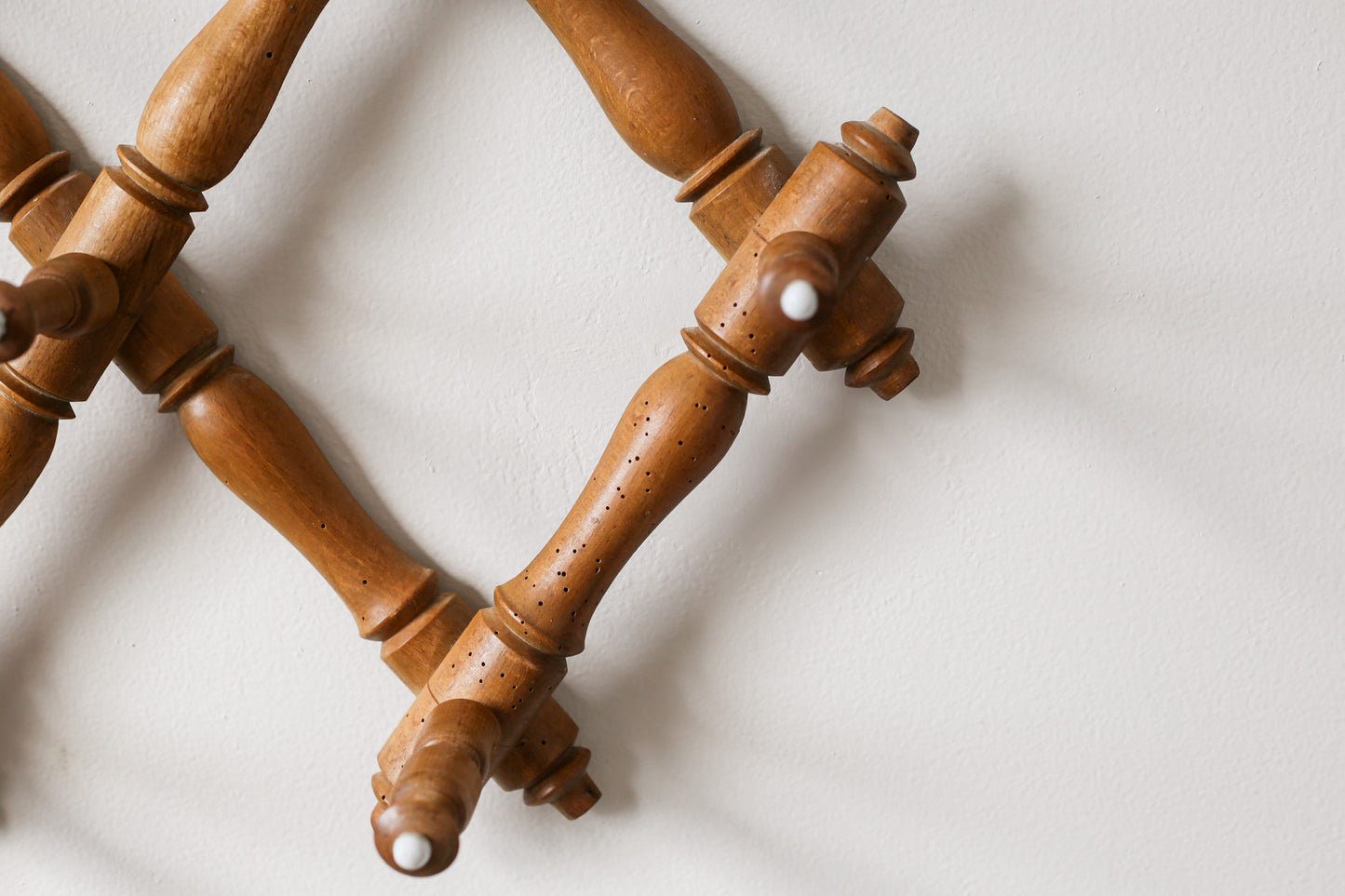 Faux Bamboo Wooden Accordion Wall Rack