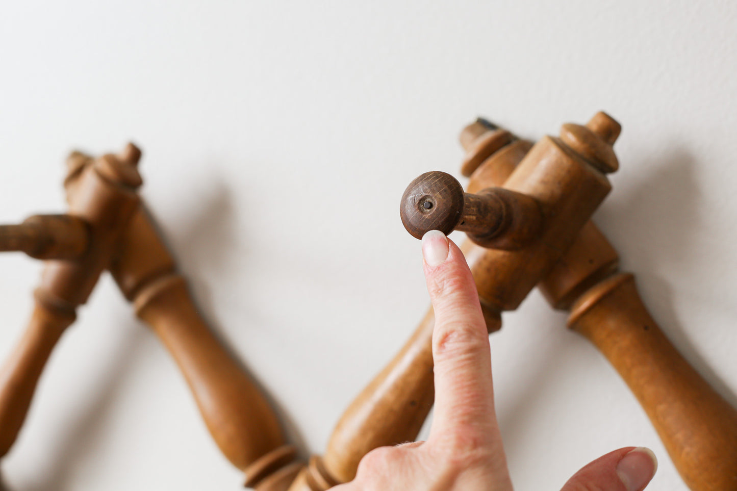 Faux Bamboo Wooden Accordion Wall Rack