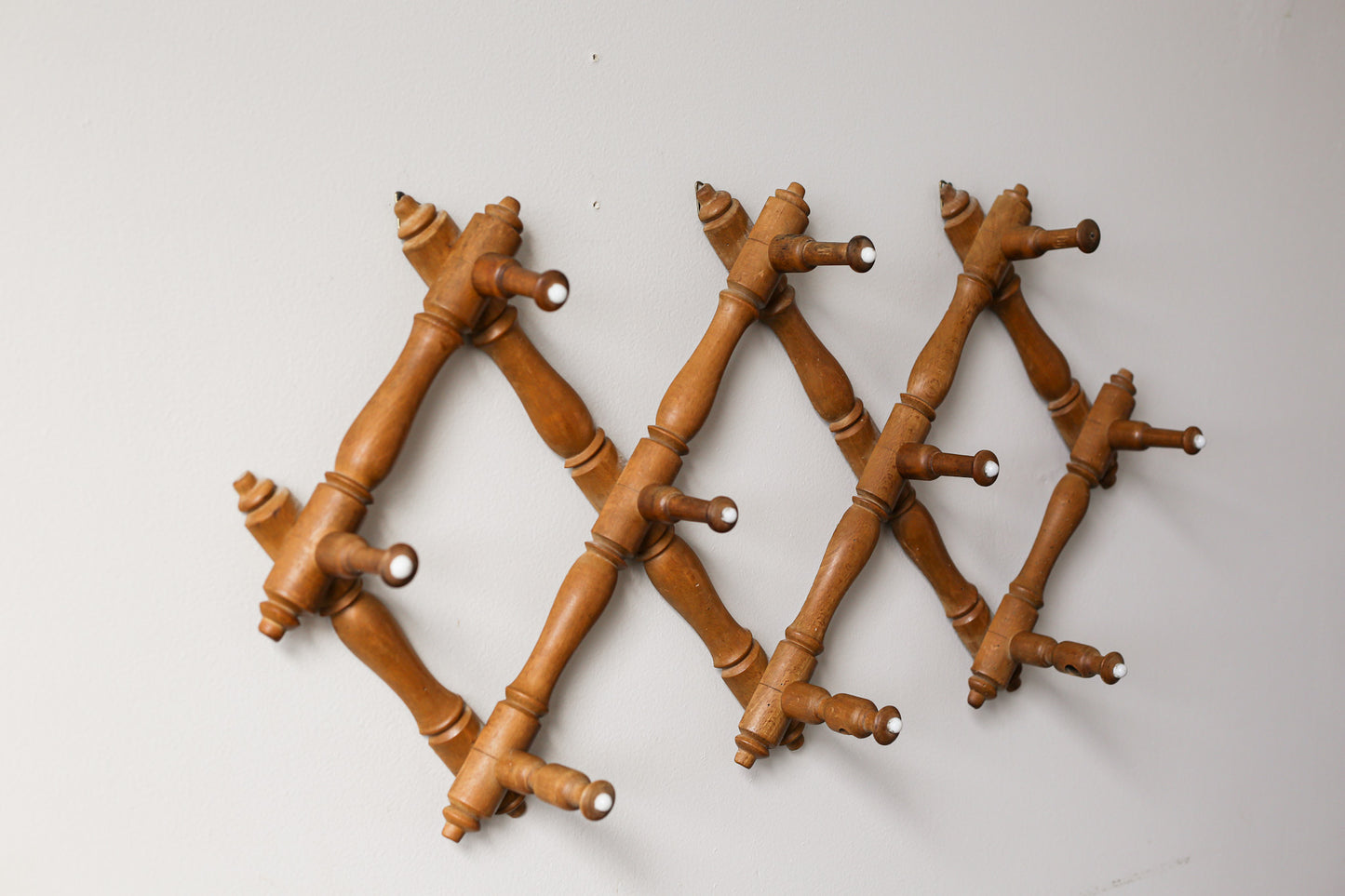 Faux Bamboo Wooden Accordion Wall Rack