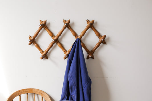 Faux Bamboo Wooden Accordion Wall Rack