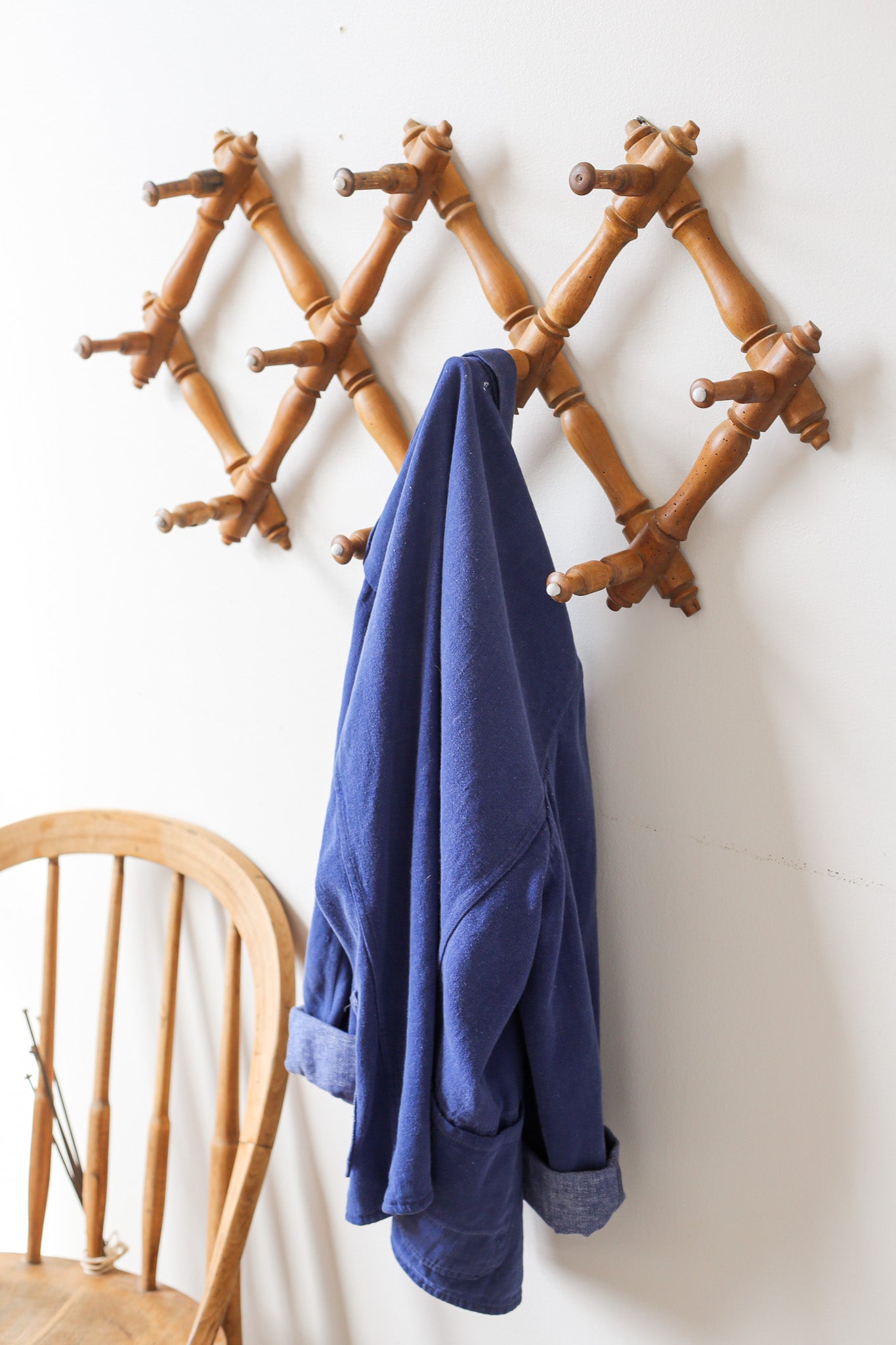 Faux Bamboo Wooden Accordion Wall Rack
