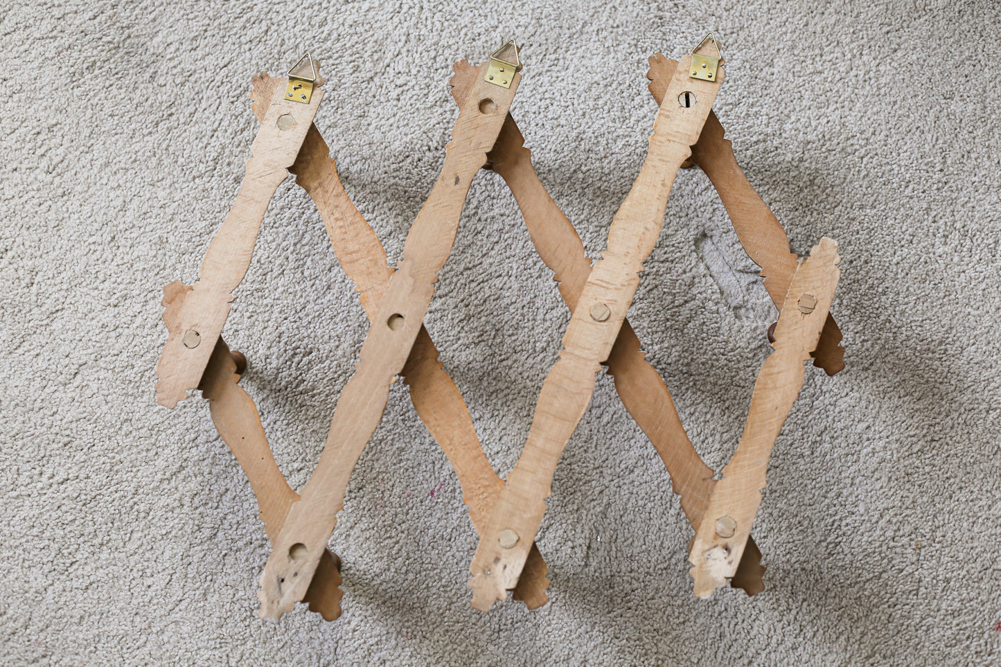 Faux Bamboo Wooden Accordion Wall Rack