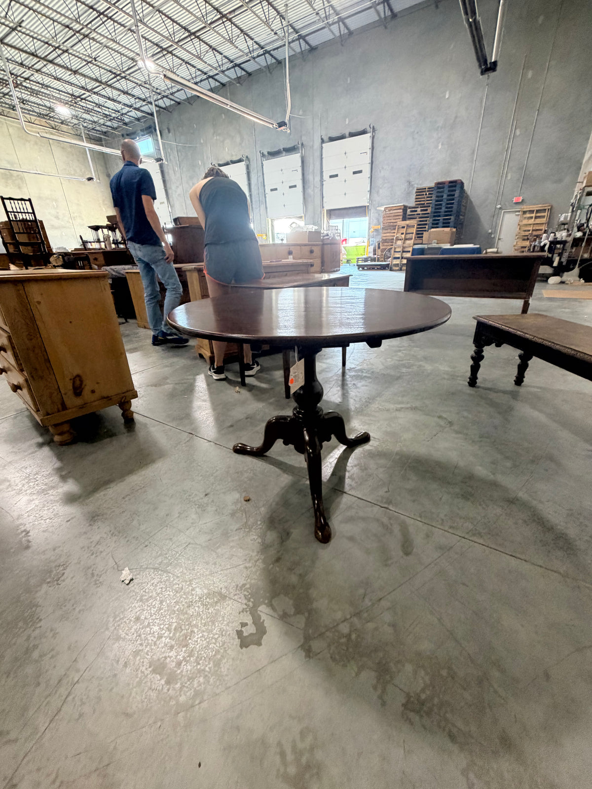 Tilt top mahogany Victorian breakfast table tripod legs