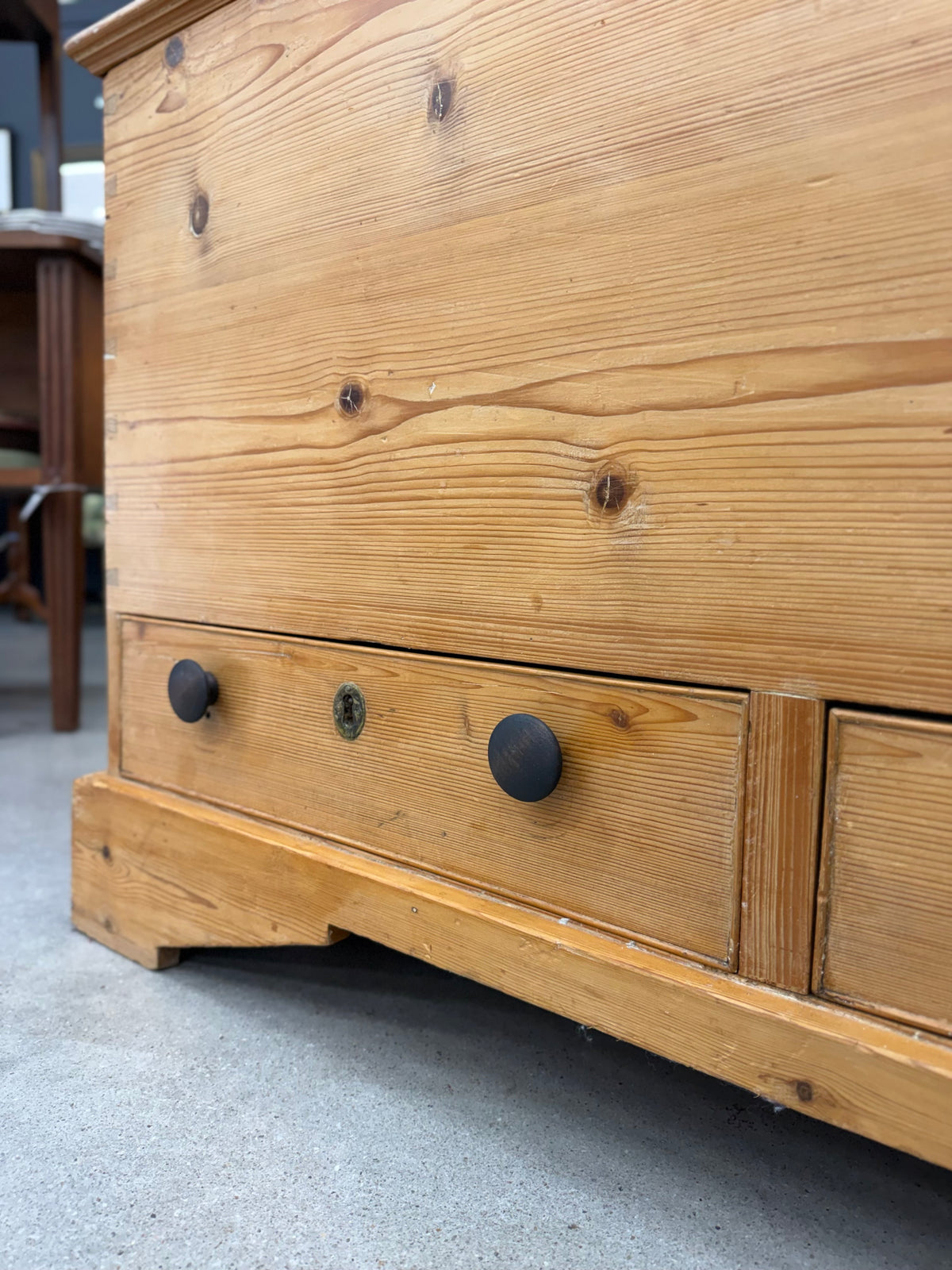 Victorian pine mule chest with drawers