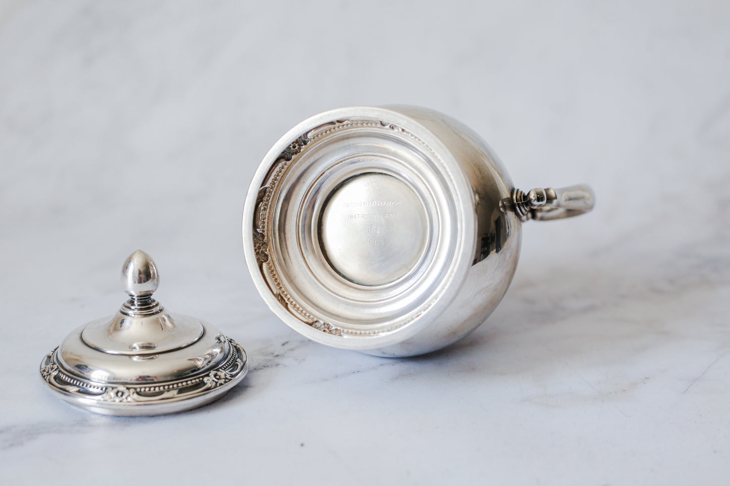Vintage 1847 Rogers Bros "Remembrance" Silverplate Lidded Sugar Bowl