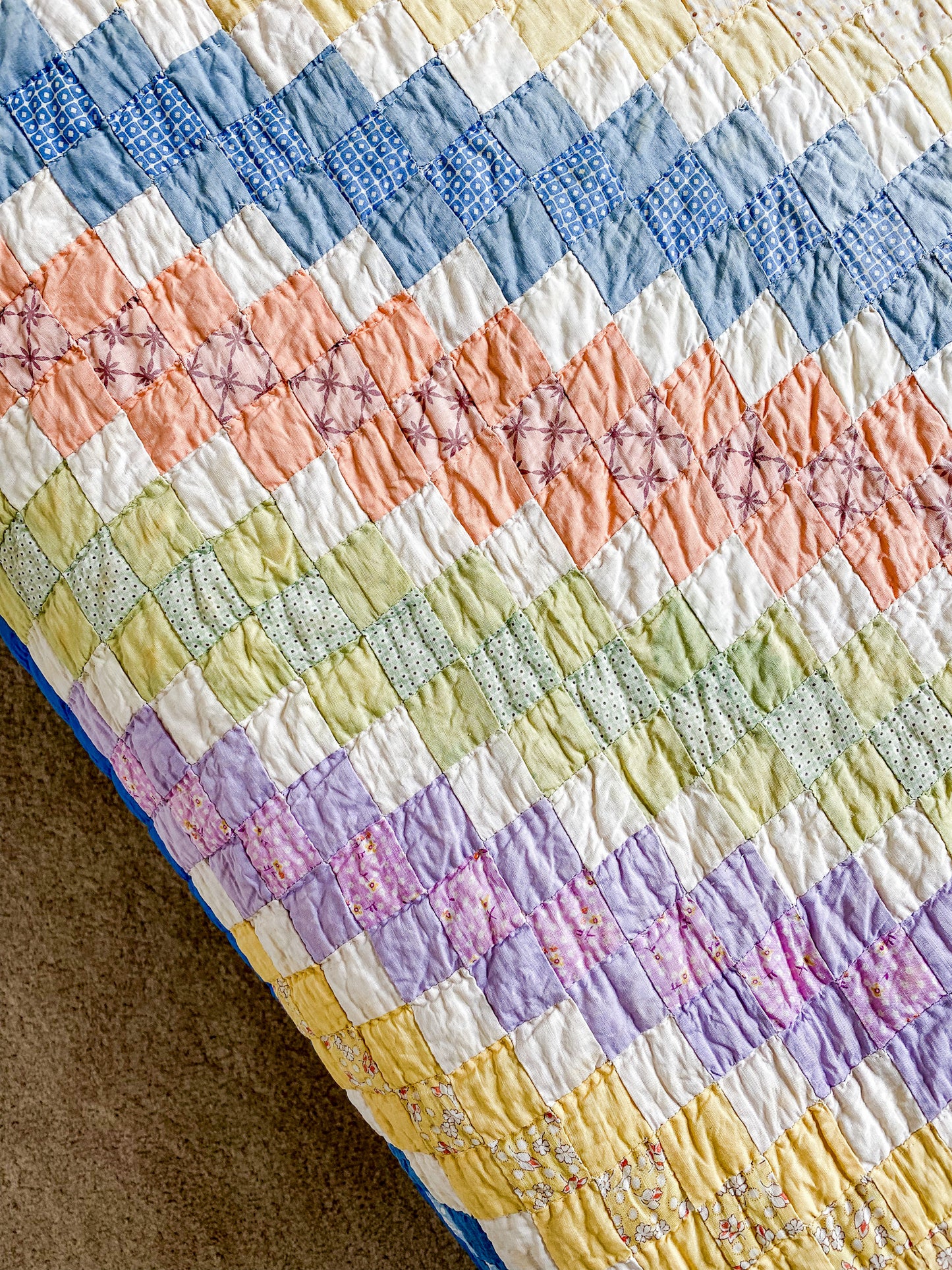 Vintage Around the World Quilt with Blue Border