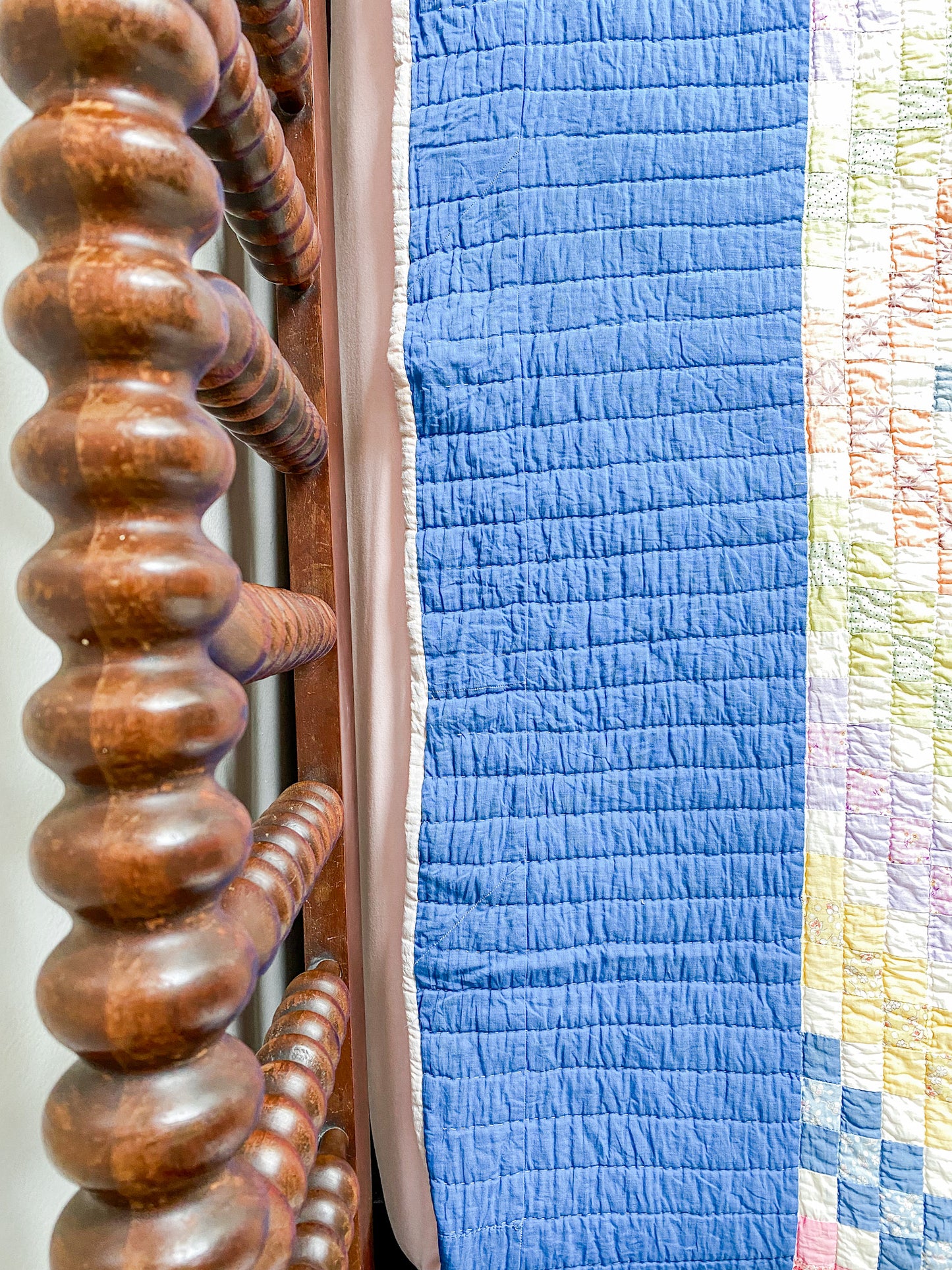 Vintage Around the World Quilt with Blue Border