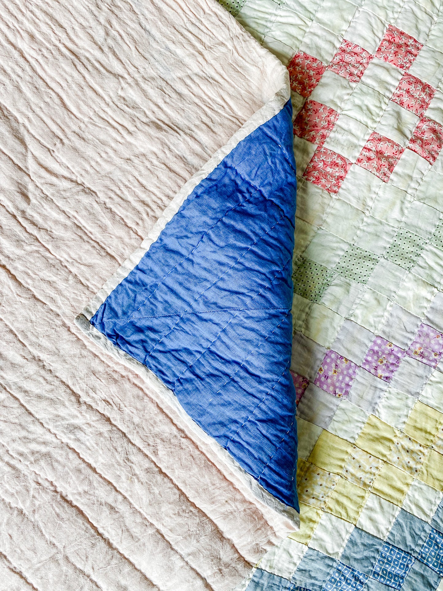 Vintage Around the World Quilt with Blue Border